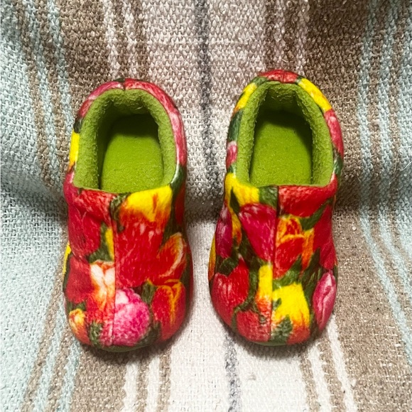 EUC Toddler Tulip Clog Slippers - Picture 1 of 4
